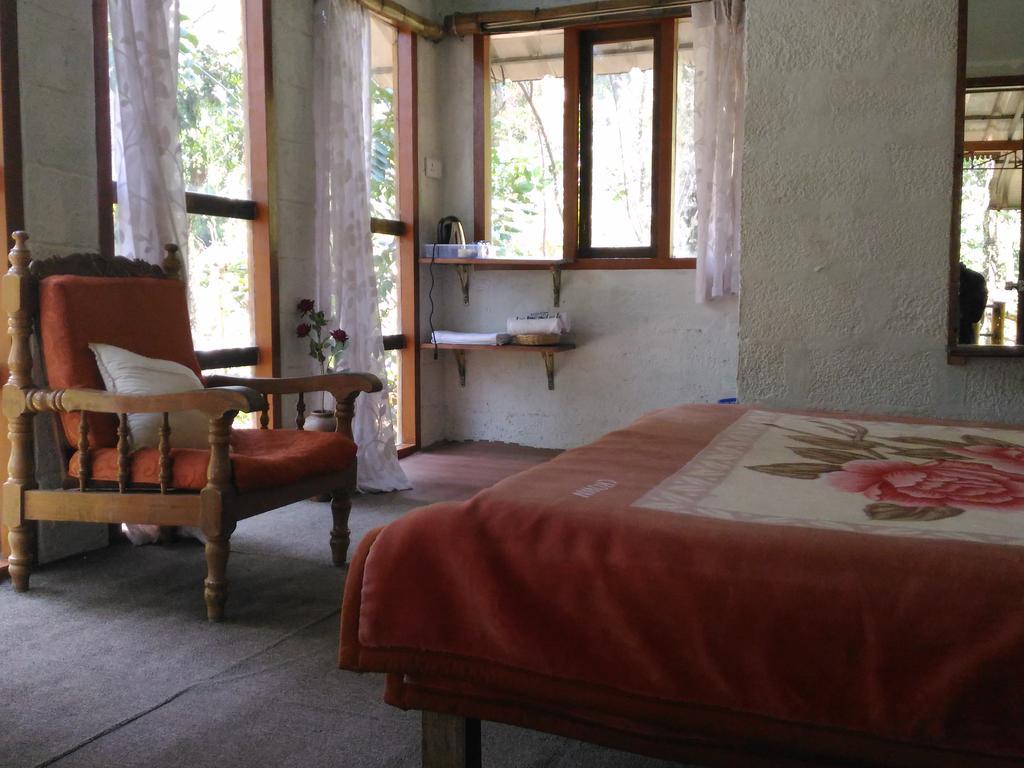 Jungle Jive Tree House Munnar Bed and Breakfast Exterior foto